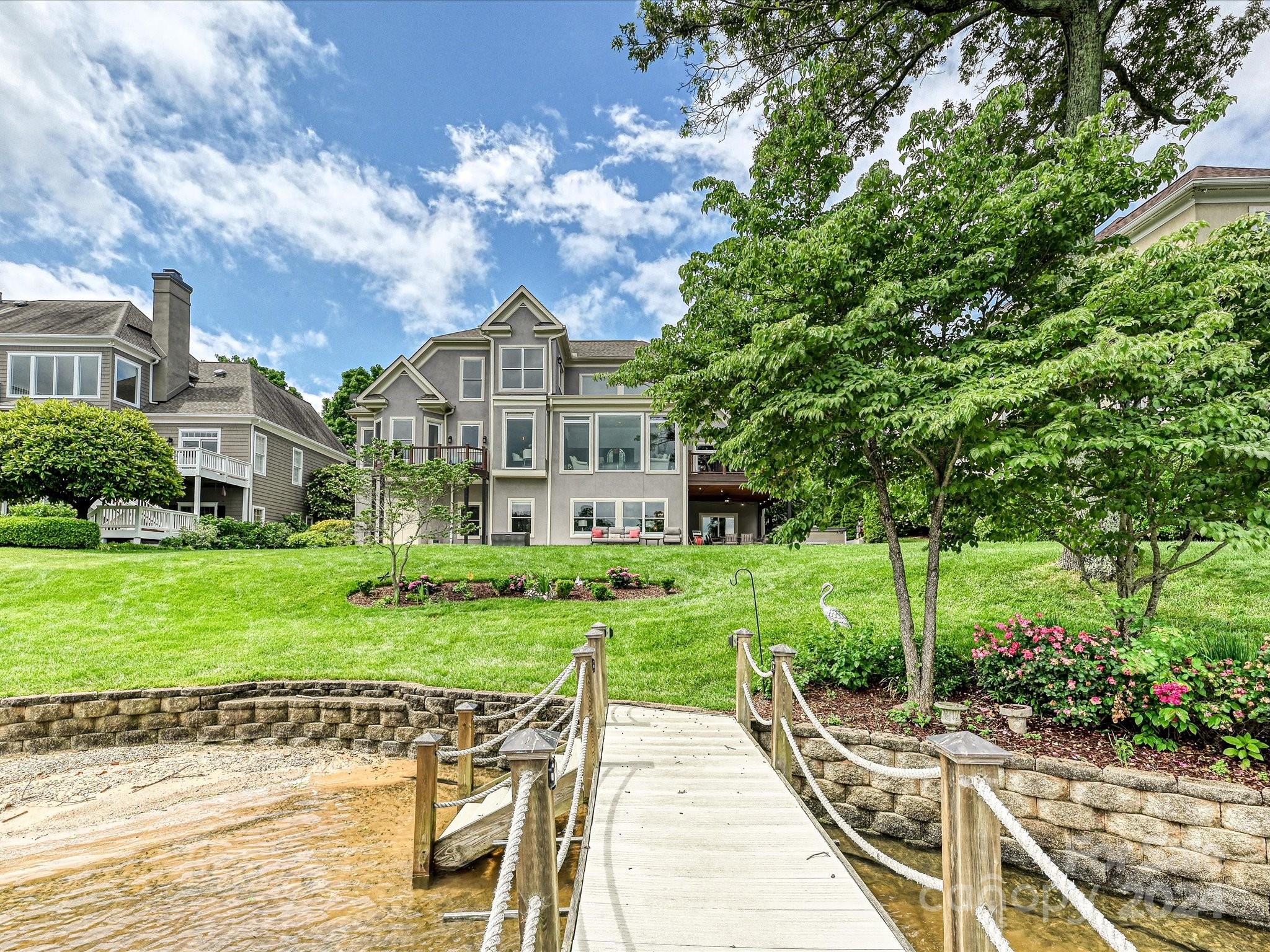 The Peninsula - Residential