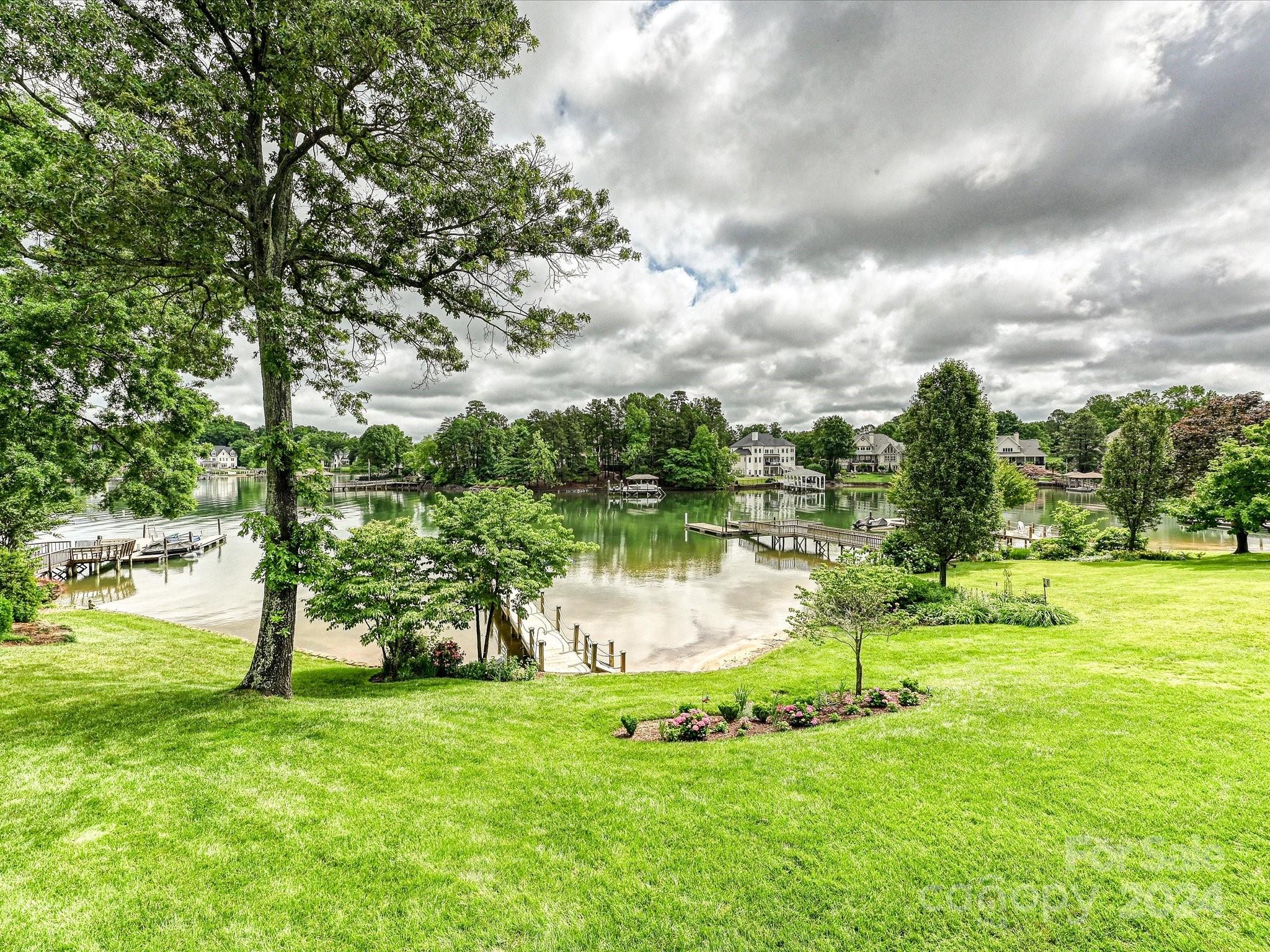 The Peninsula - Residential