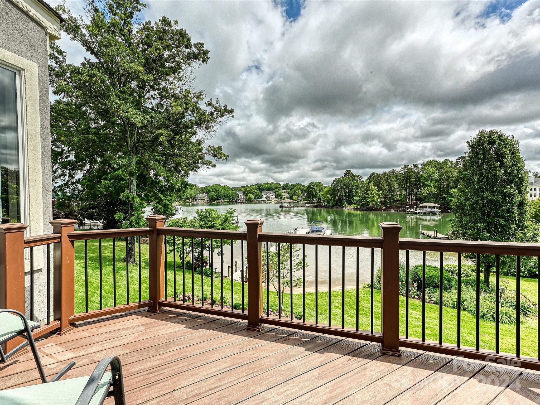 The Peninsula - Residential