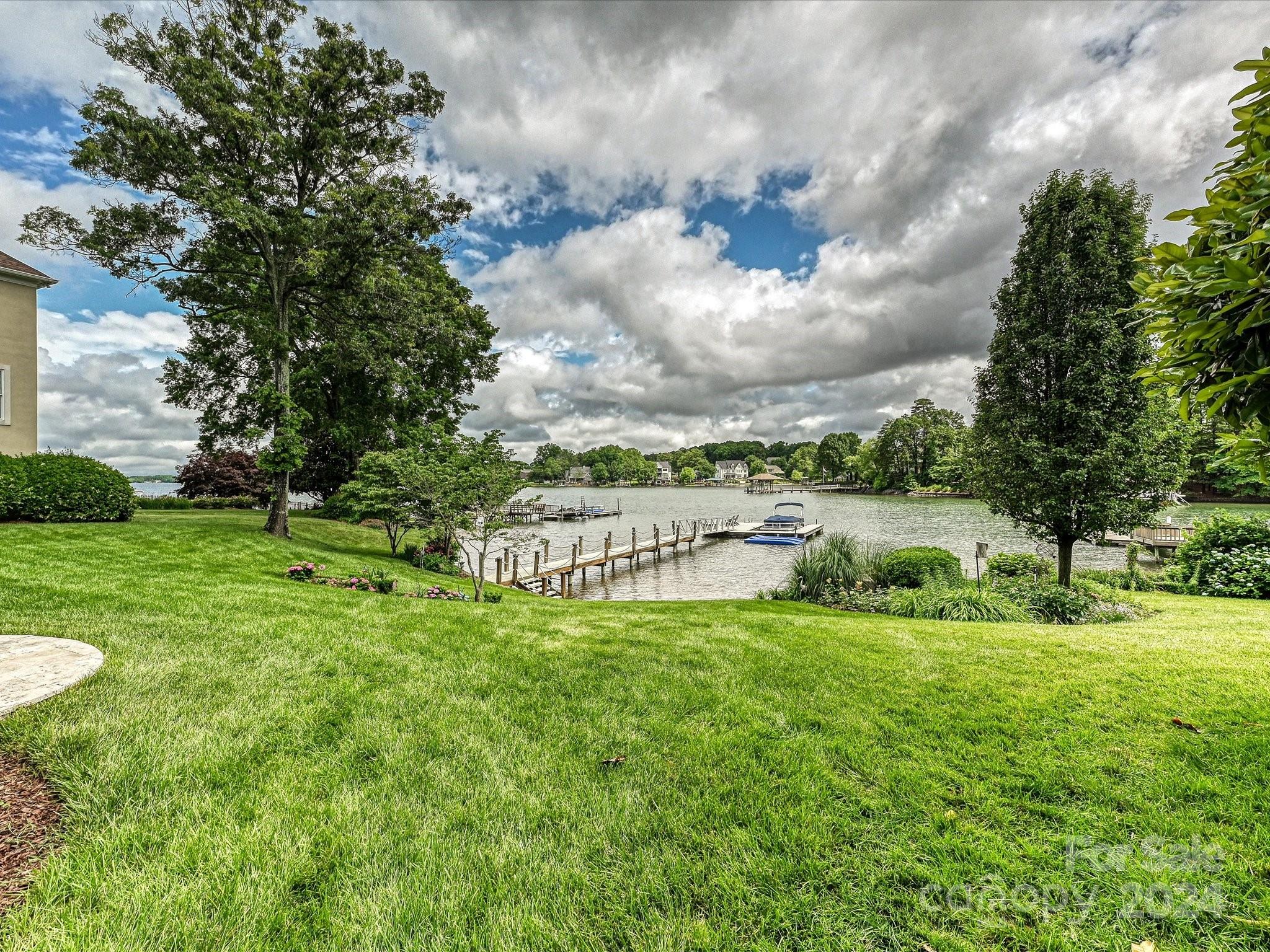 The Peninsula - Residential