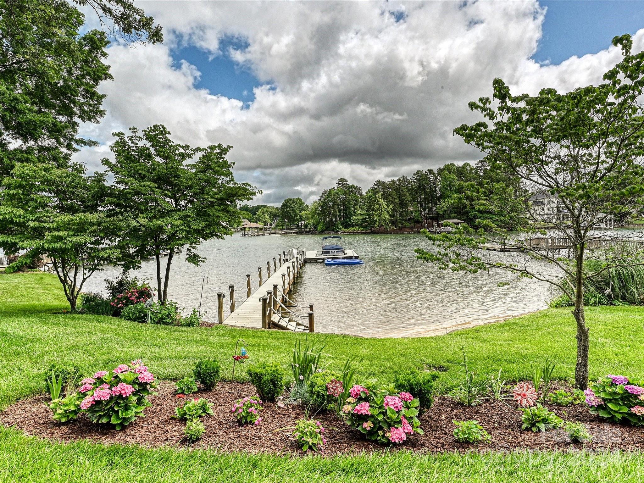 The Peninsula - Residential