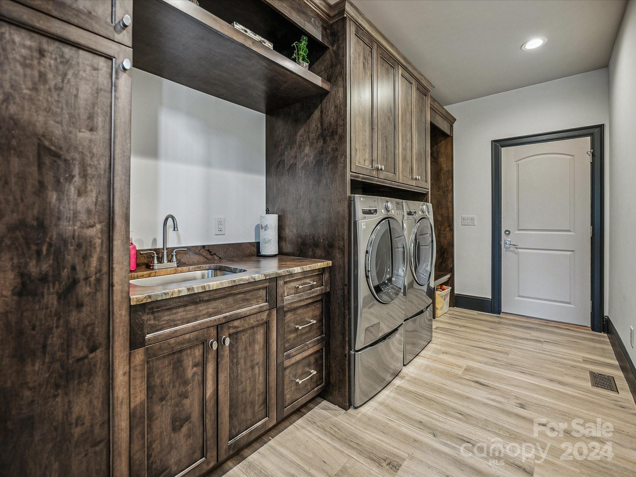 The Peninsula - Residential