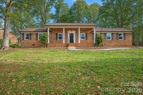 Photo of 1254 Huckleberry Drive, Lincolnton, NC 28092 (MLS # 4377387)