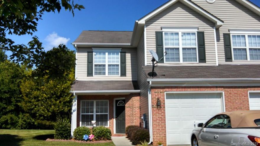 Great location, very well cared for 3BR, 2 1/2BA townhome end unit, located in Matthews. Open downstairs floor plan, newer appliances. Custom book shelves and entertainment niche. Sit on the patio and enjoy a cup of morning coffee, listening to the birds sing as home backs to tree line. Close to 485, minutes to entertainment, shopping and fine dining. This one won't last!!!!