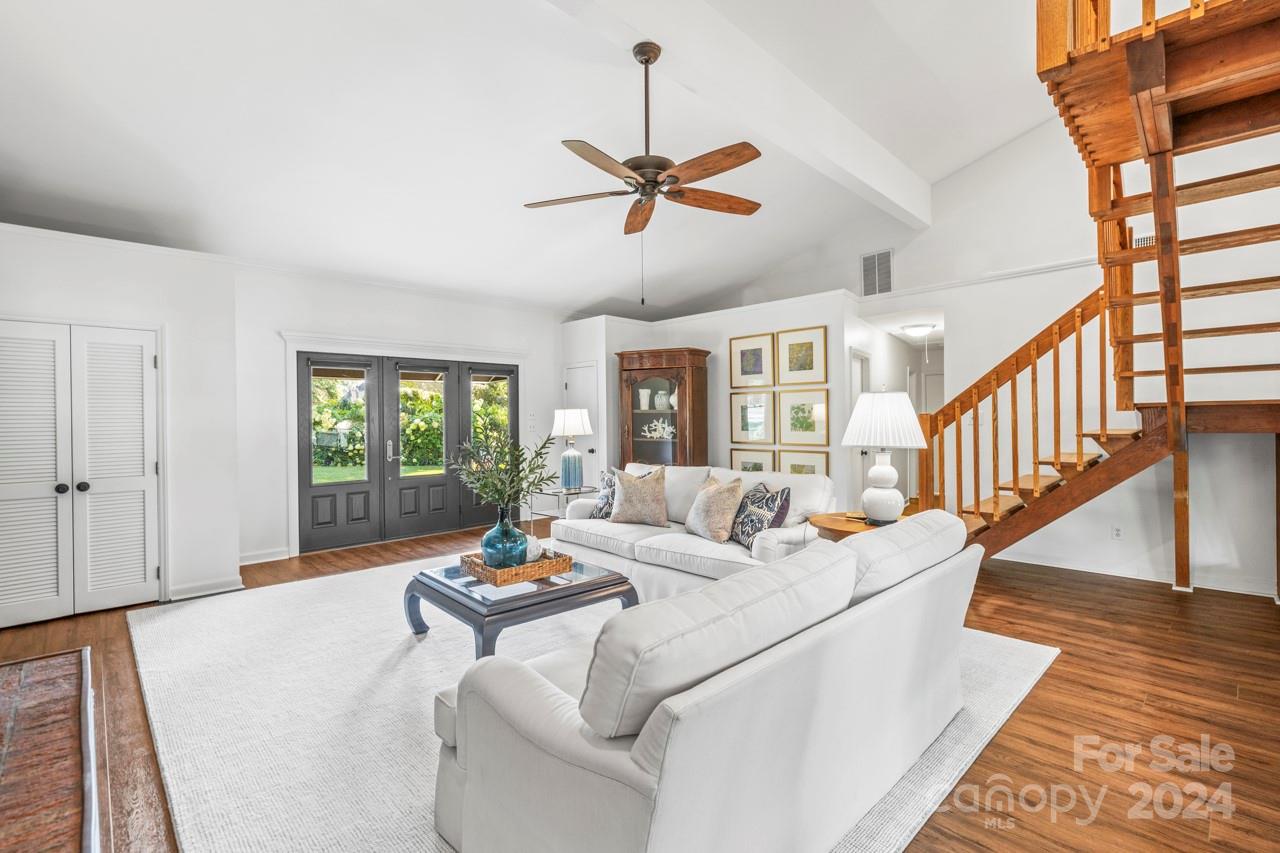 Malibu Pointe - Residential