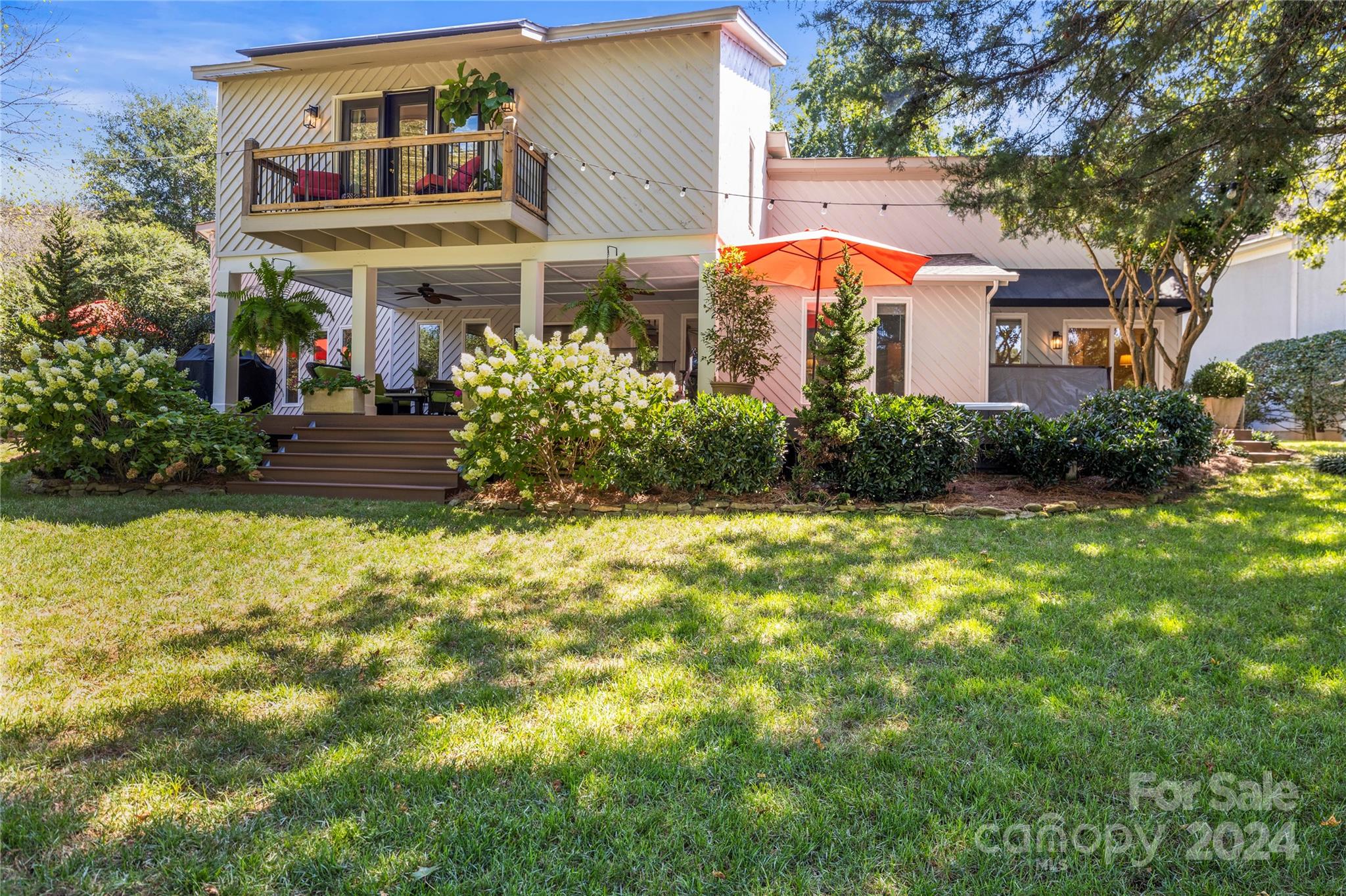 Malibu Pointe - Residential