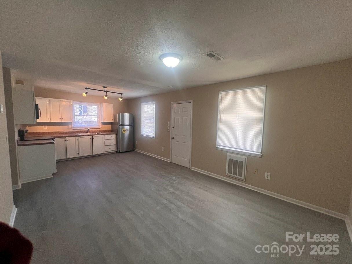 144 Mountain View Road B