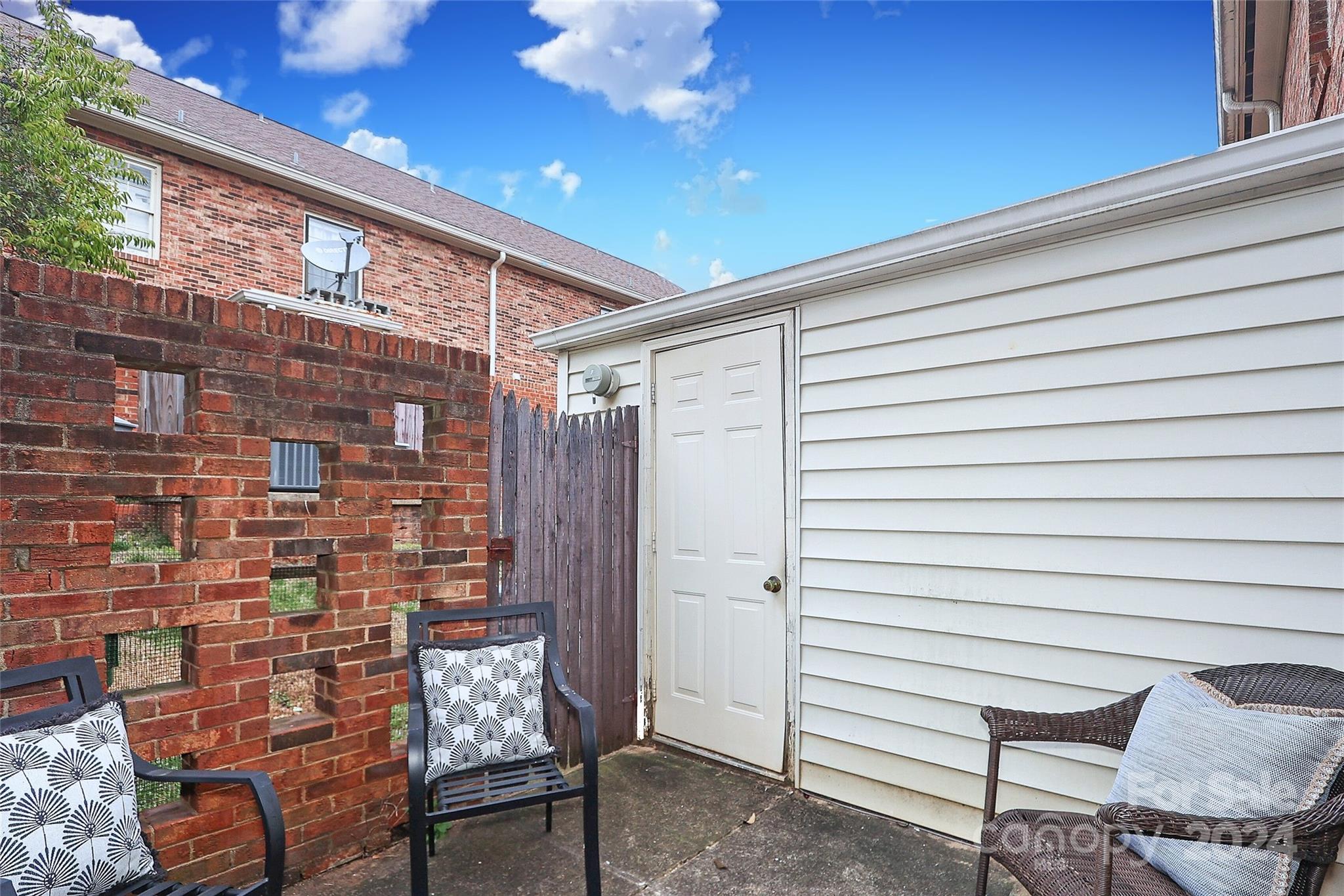 Carriage House - Residential