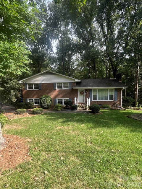 Photo of 511 Crestview Drive, Albemarle, NC 28001 (MLS # 4415236)