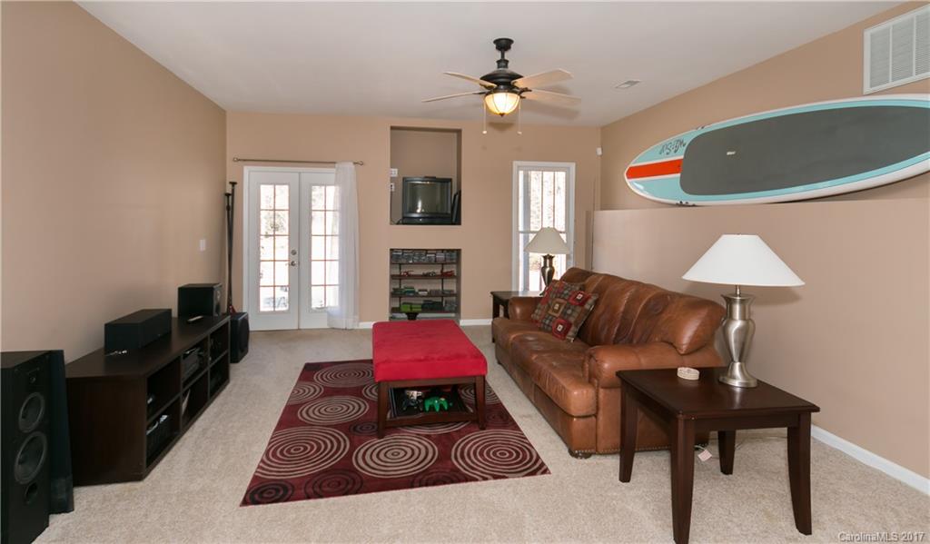 The Harbour at the Pointe - Residential