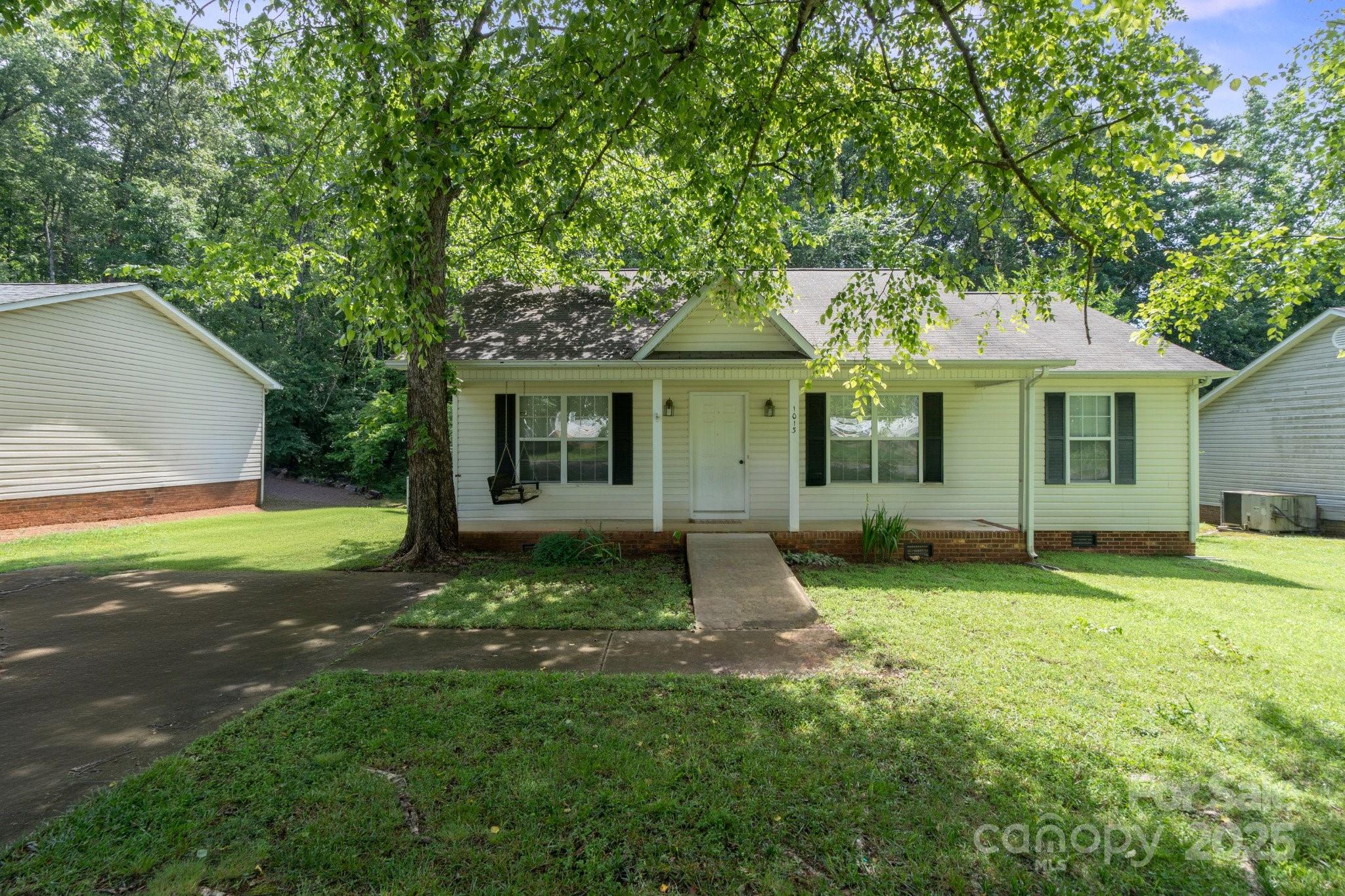 1013 Ashwood Place