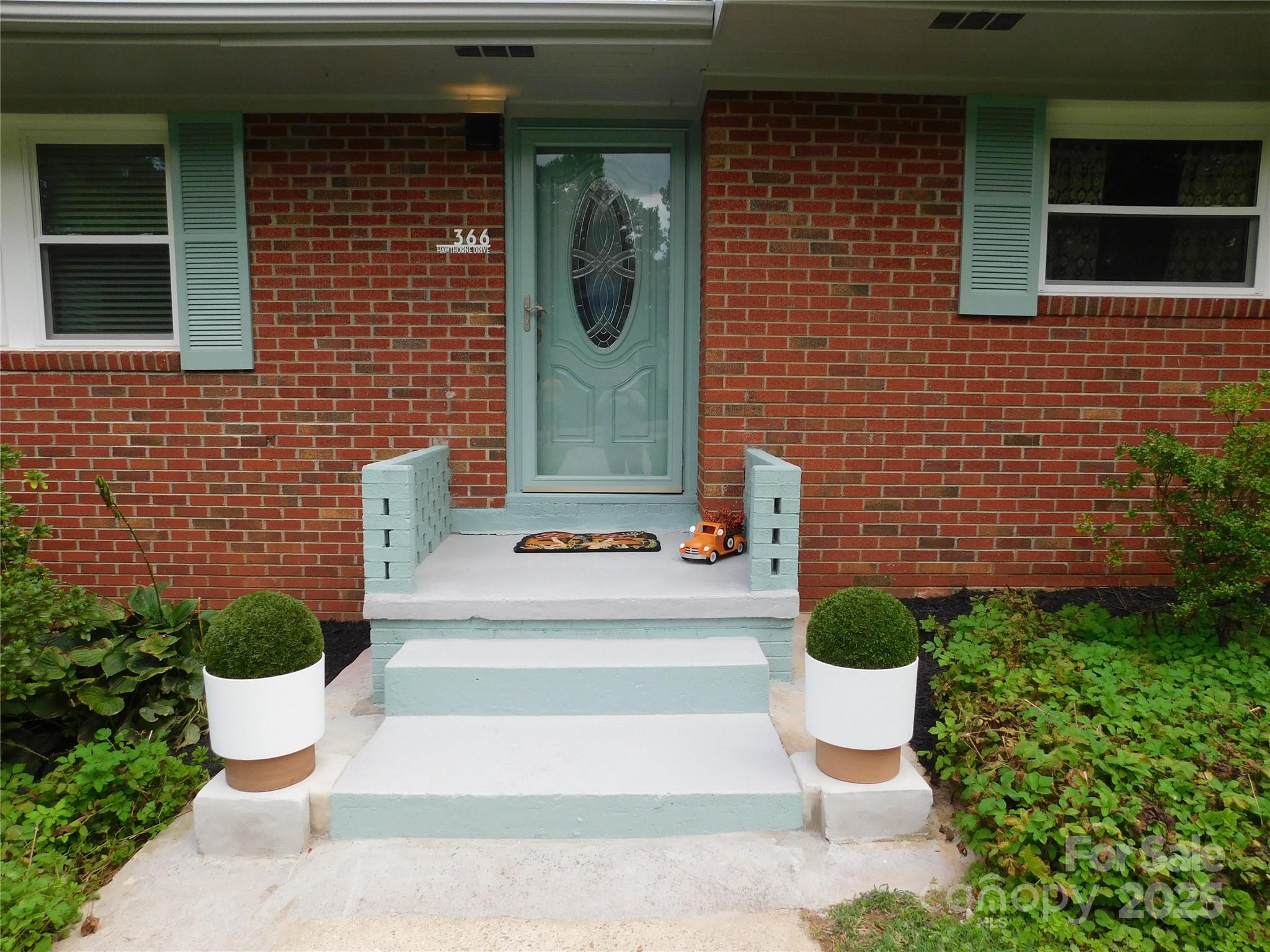 366 Hawthorne Drive