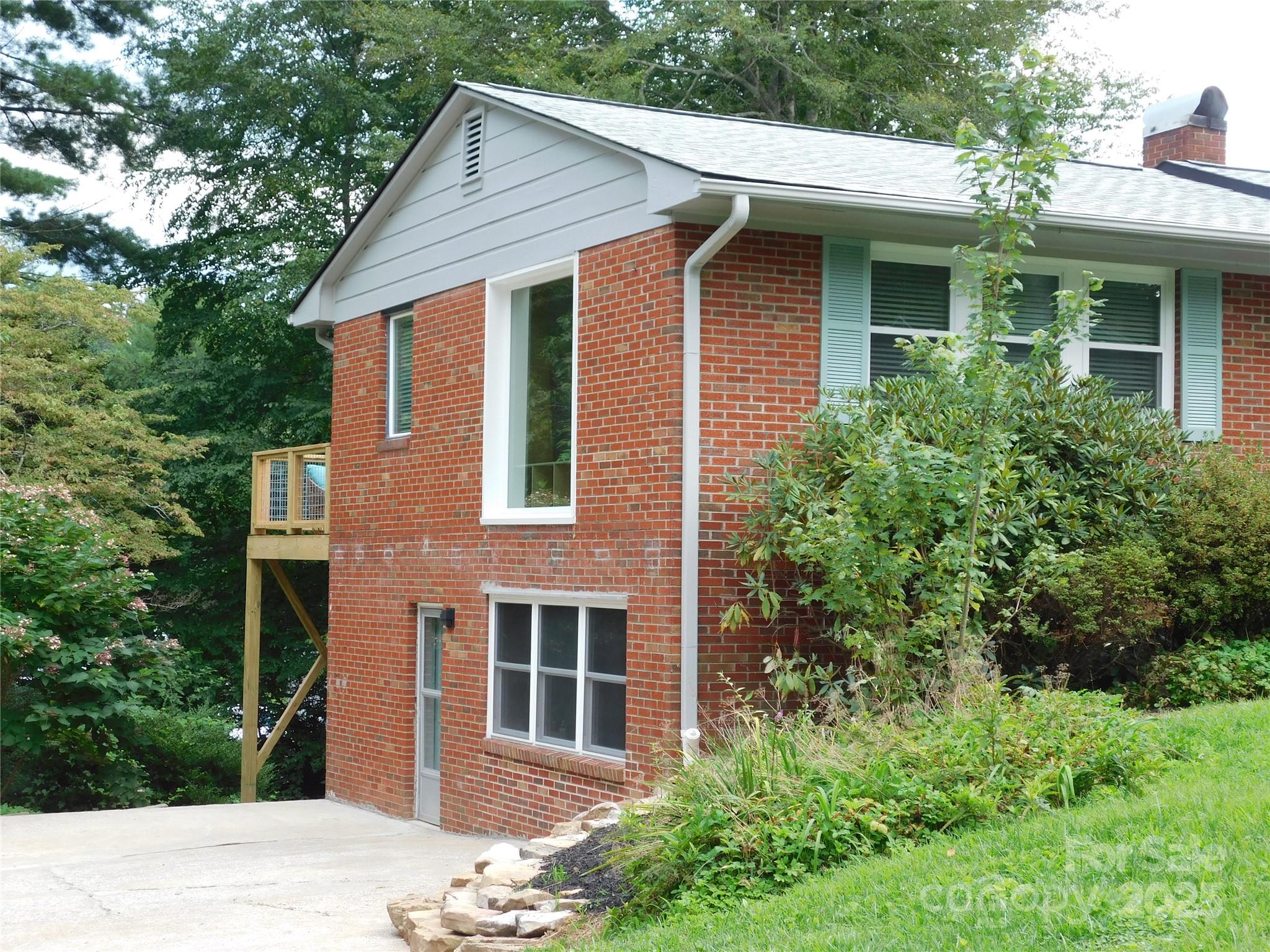 366 Hawthorne Drive