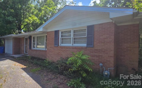 Photo of 629 Willow Road, Hendersonville, NC 28739 (MLS # 4396898)