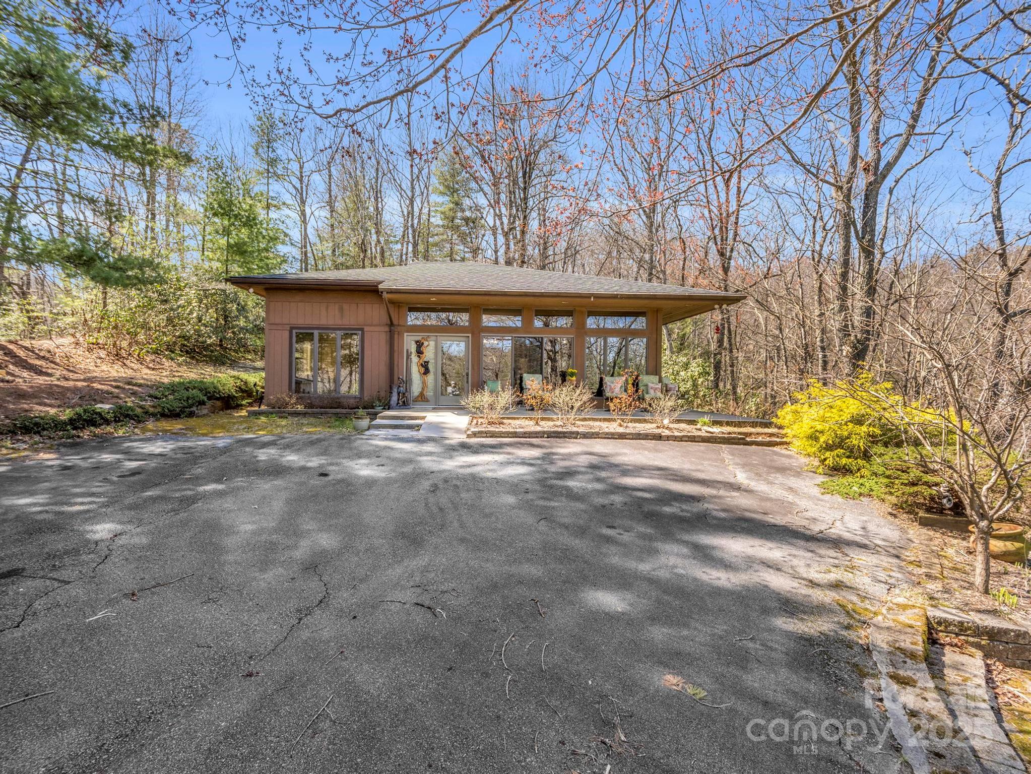 828 Foster Hill Drive