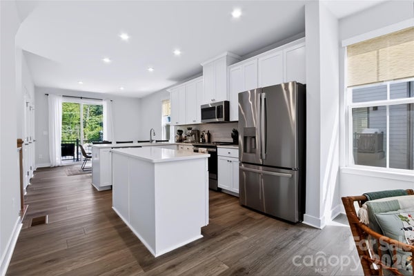 505 CUBITT CT, CHARLOTTE, NC 28205 - Image 127590bd4eaa5da78956c68db1123351/1193914613