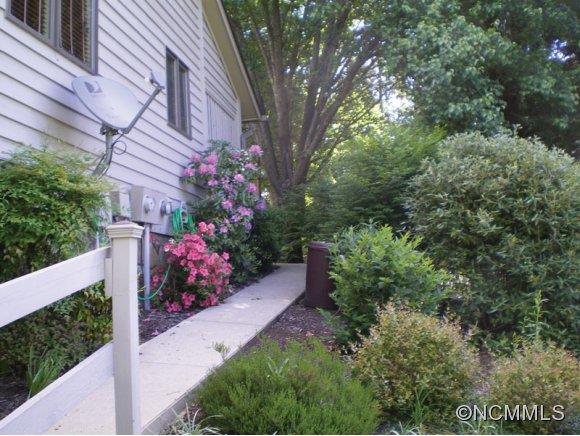 Deerlake Village - Residential