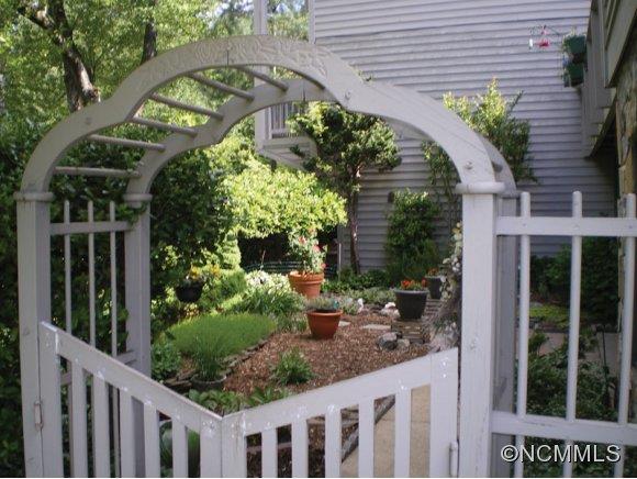 Deerlake Village - Residential