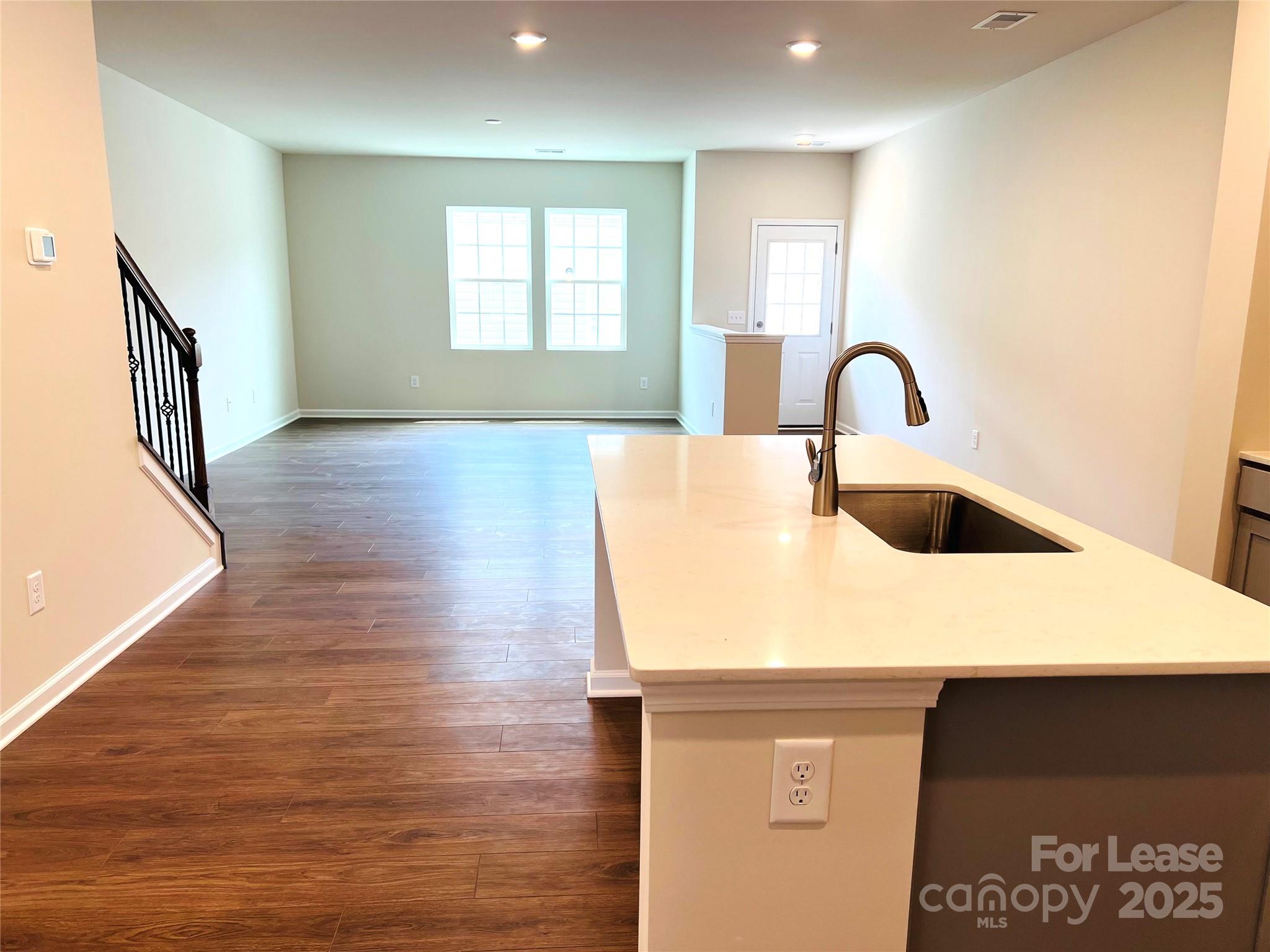 15753 Country House Street