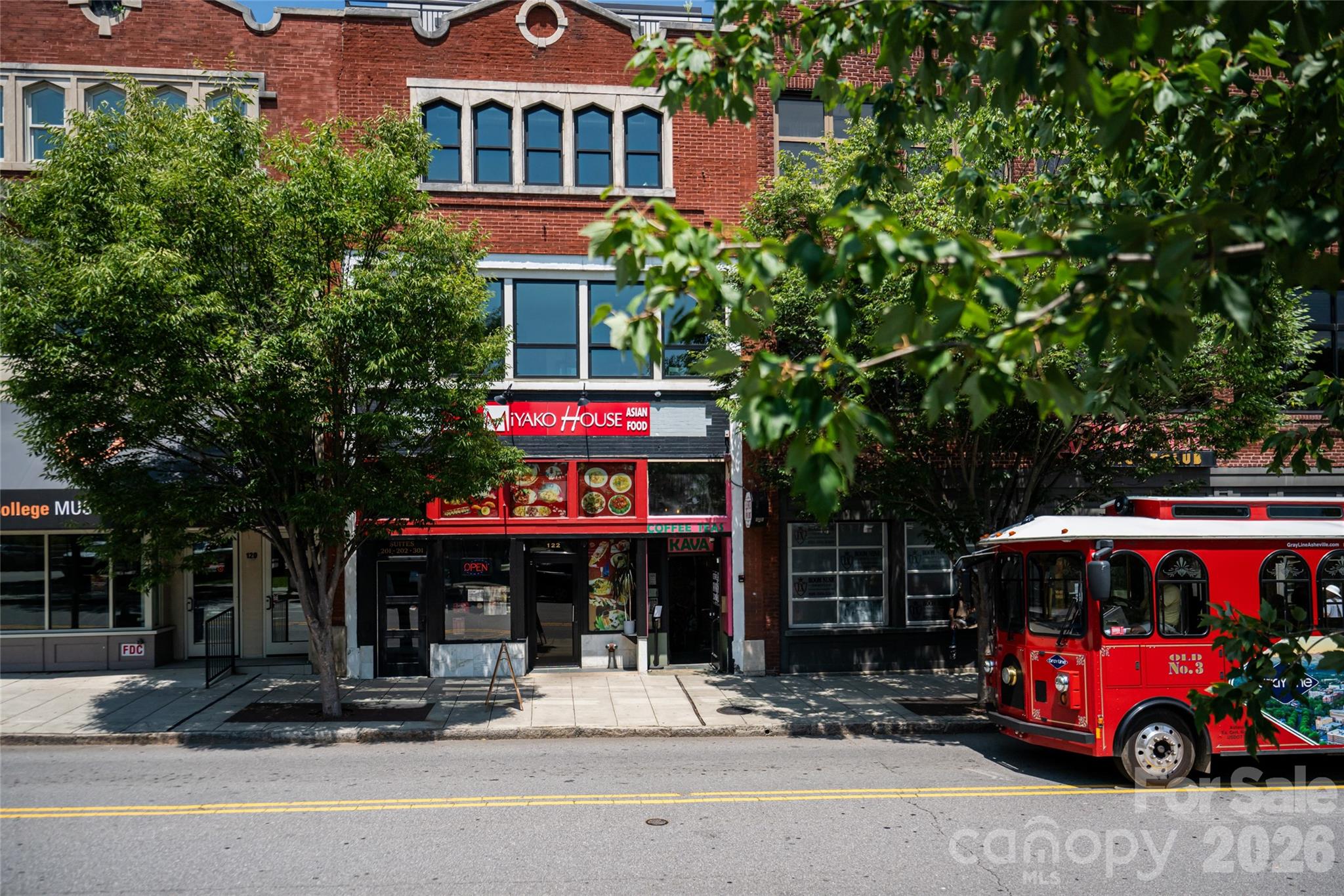 122 College Street 201