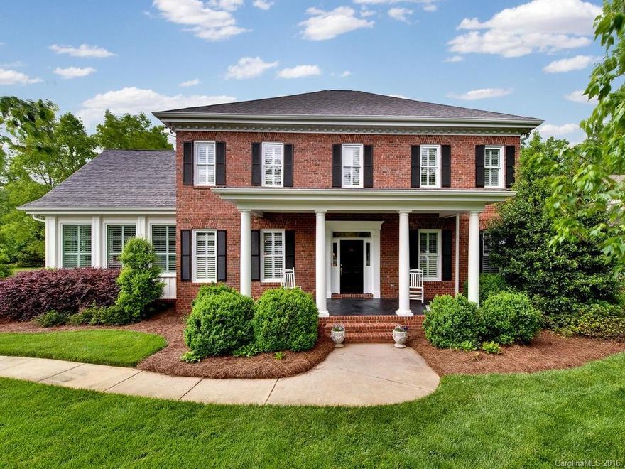 Quality custom built 2-sty traditional w/lovely formals, 10' ceilings on main, 9' up. Master suite on main. Gracious room sizes. Wood flring on main & upstairs hallway. Updated Kitchen. 4 additional bedrooms are up along with Bonus and Rec Room. In-ground heated gunite pool/spa, fenced yard, rear covered porch, built-in grill, lush professional landscaping. This home is immaculate and show great!