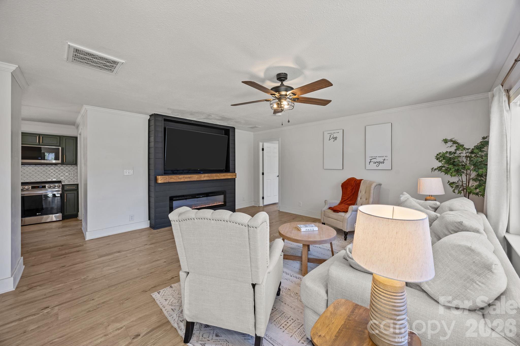 3057 Fountainview Avenue