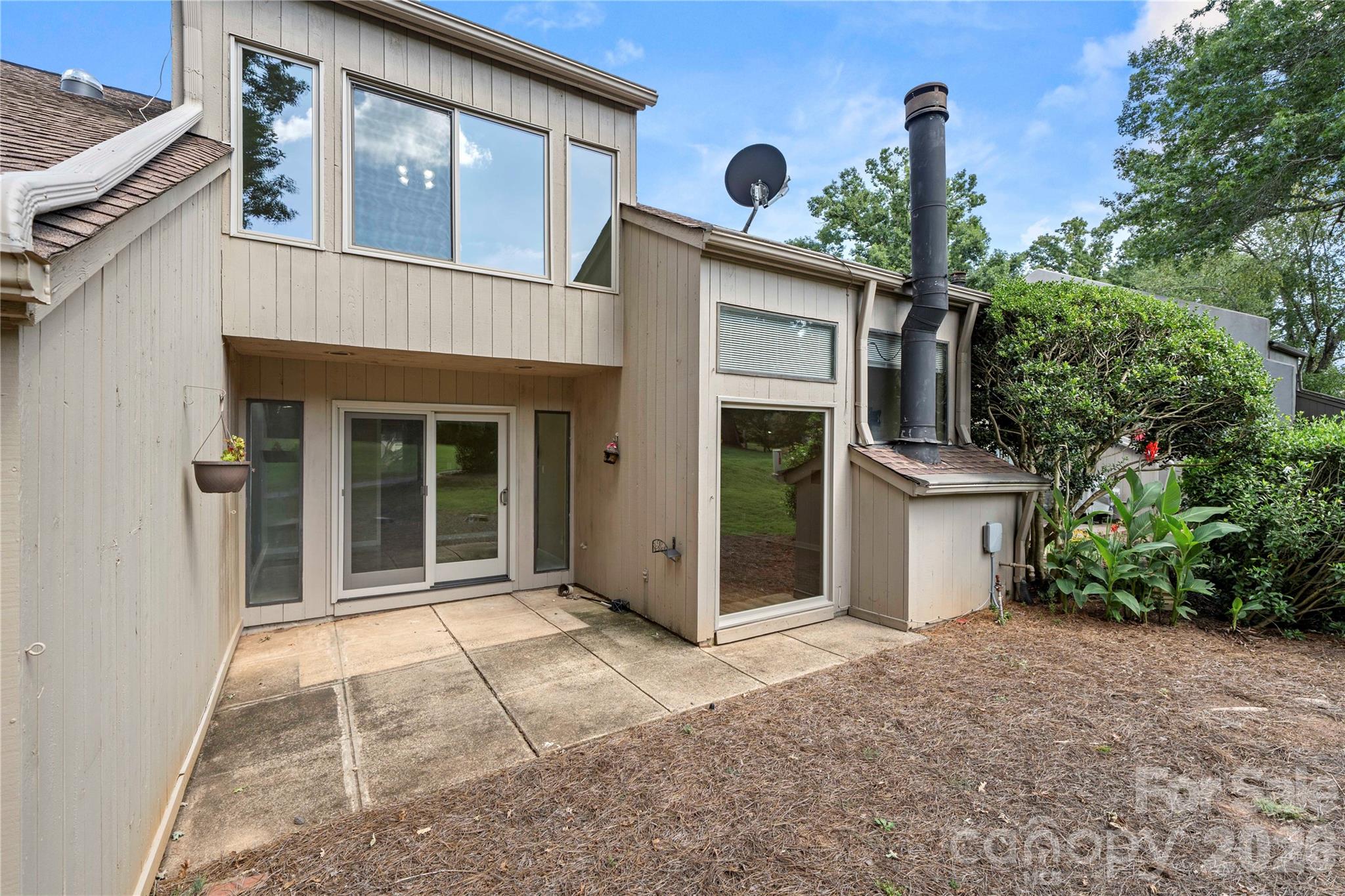102 Ridgeport Road