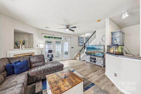 8259 Carob Tree Lane Charlotte NC 28215