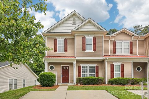 8259 Carob Tree Lane Charlotte NC 28215