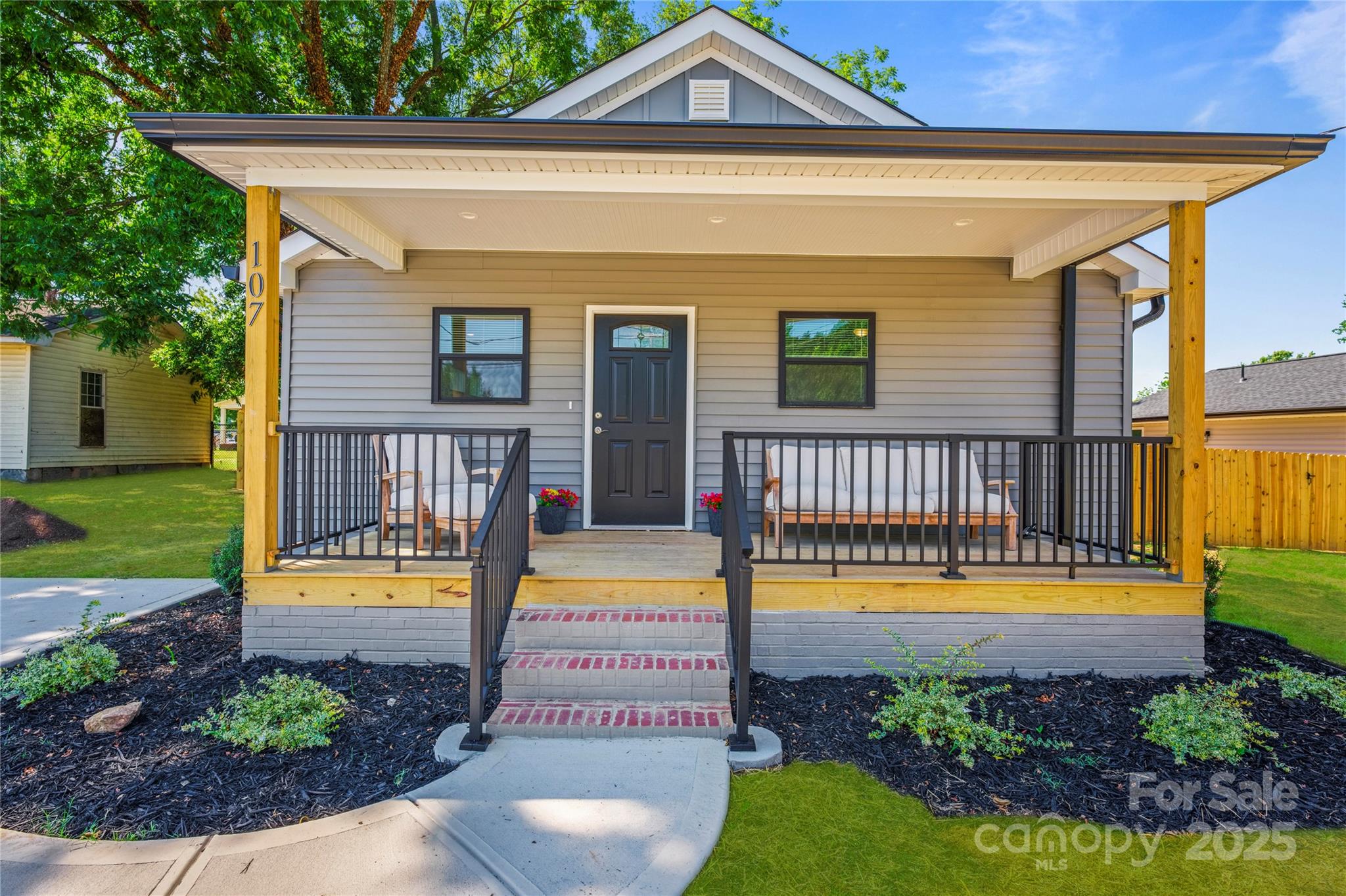 107 W Poplar Street