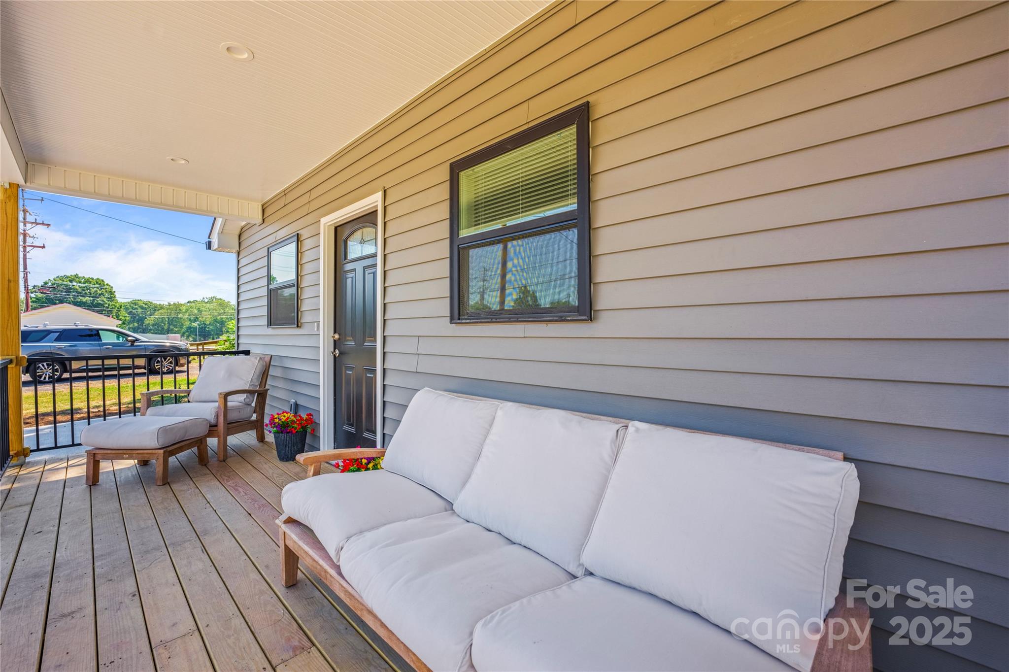 107 W Poplar Street