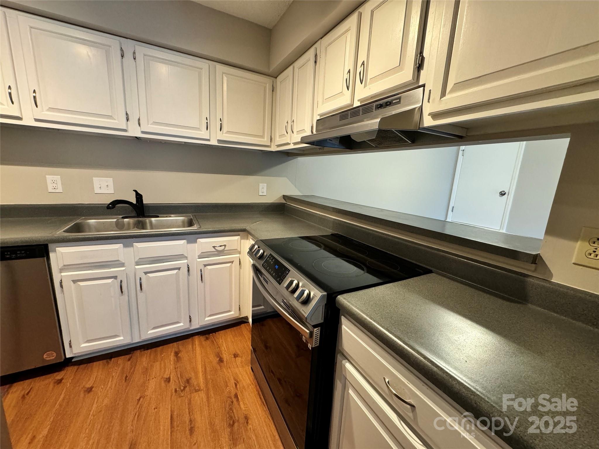 1600 Sharon Road W 16