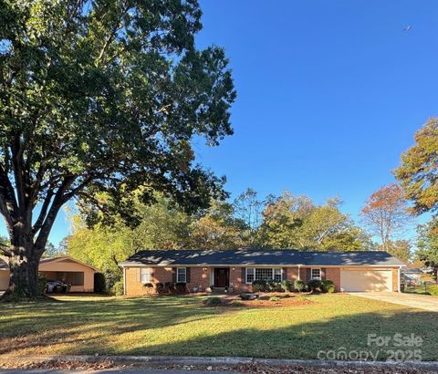 Photo of 417 Wake Drive, Salisbury, NC 28144 (MLS # 4315279)