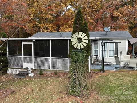124 Hummingbird Circle New London NC 25127