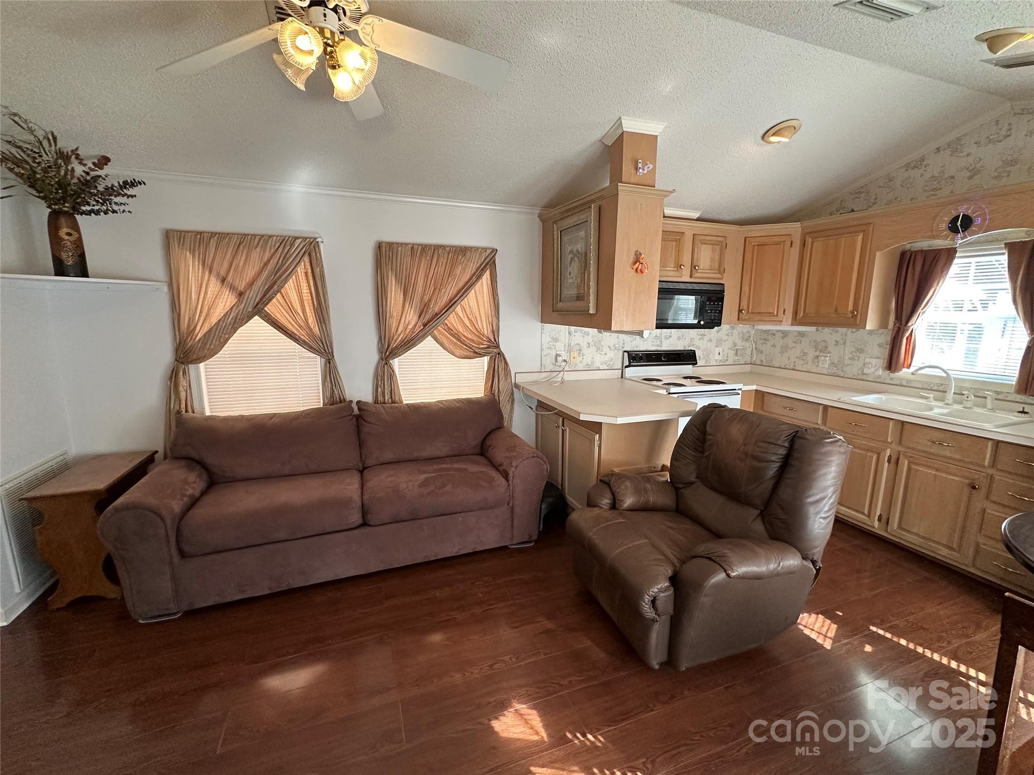 124 Hummingbird Circle