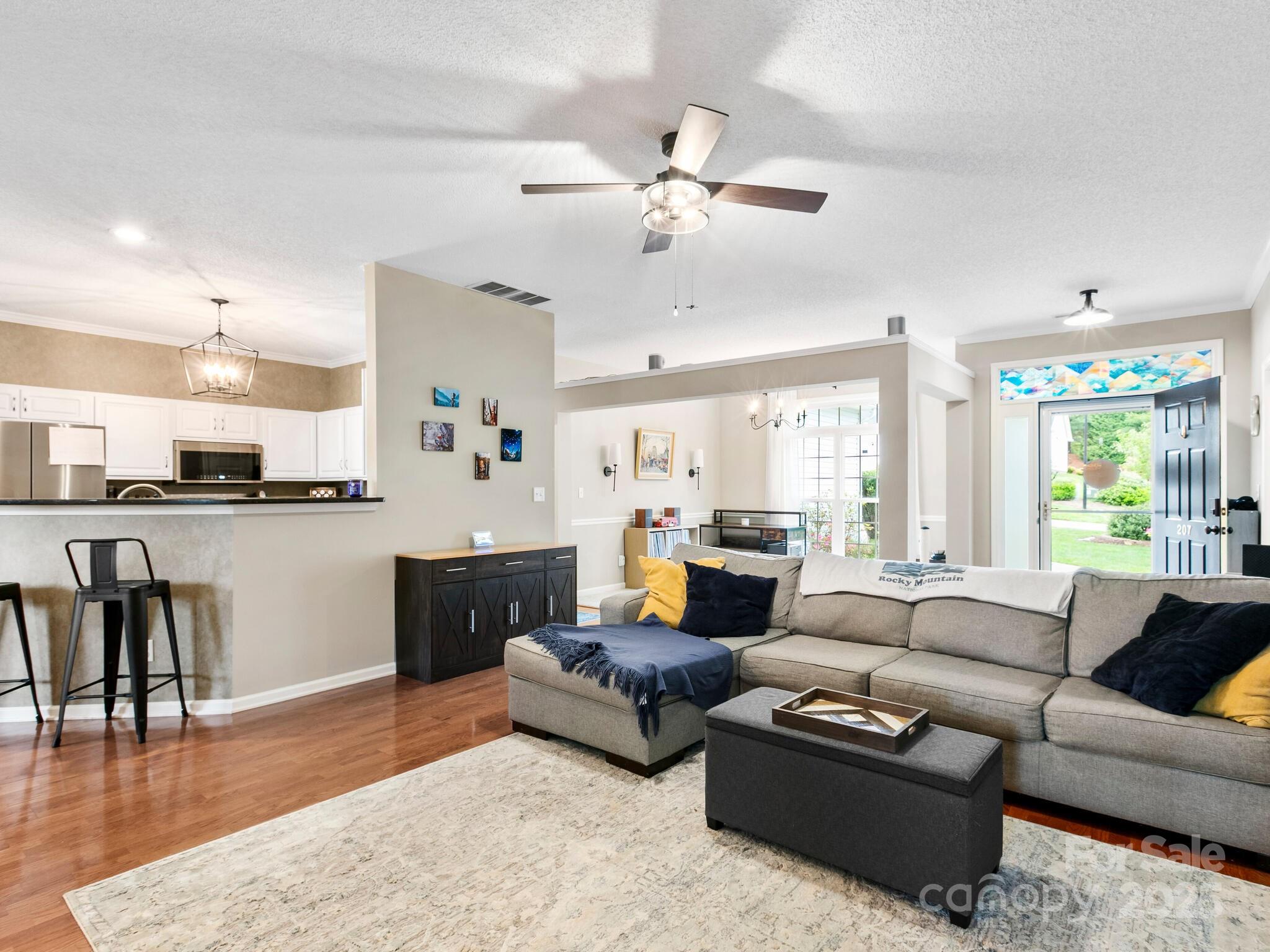 207 E Farm Creek Drive