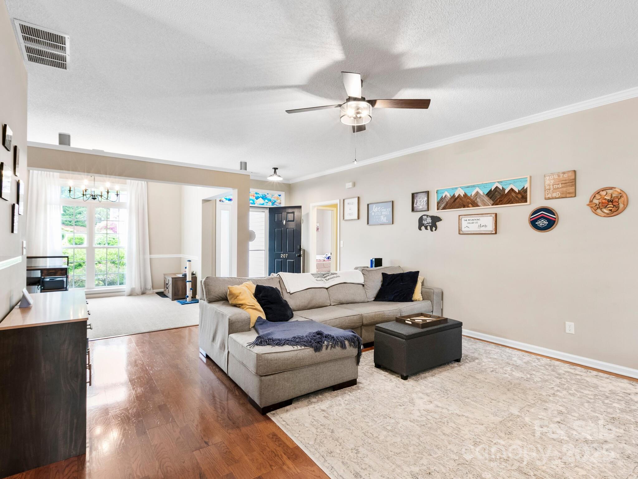 207 E Farm Creek Drive