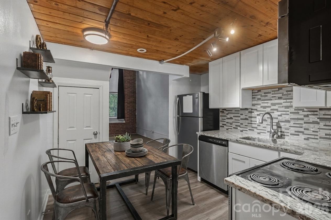 201 S Hoskins Road 219