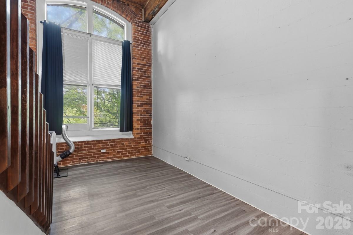201 S Hoskins Road 219