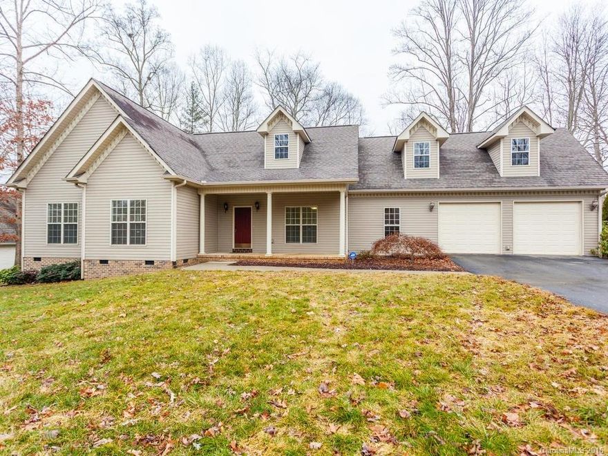 Rare find! Move in ready single level home with level drive. Hardwood floors in great room with soaring vaulted ceiling & gas fireplace opening onto private deck.  HUGE master bedroom suite with walk in closet & jetted tub, separate shower & dual sinks in bath. Formal dining room & open plan kitchen with pantry opening to screened in porch. New carpet and fresh paint. Fenced level yard. 2 car garage with TWO workshop/storage rooms. Great location convenient to shops & 10 minutes to downtown.