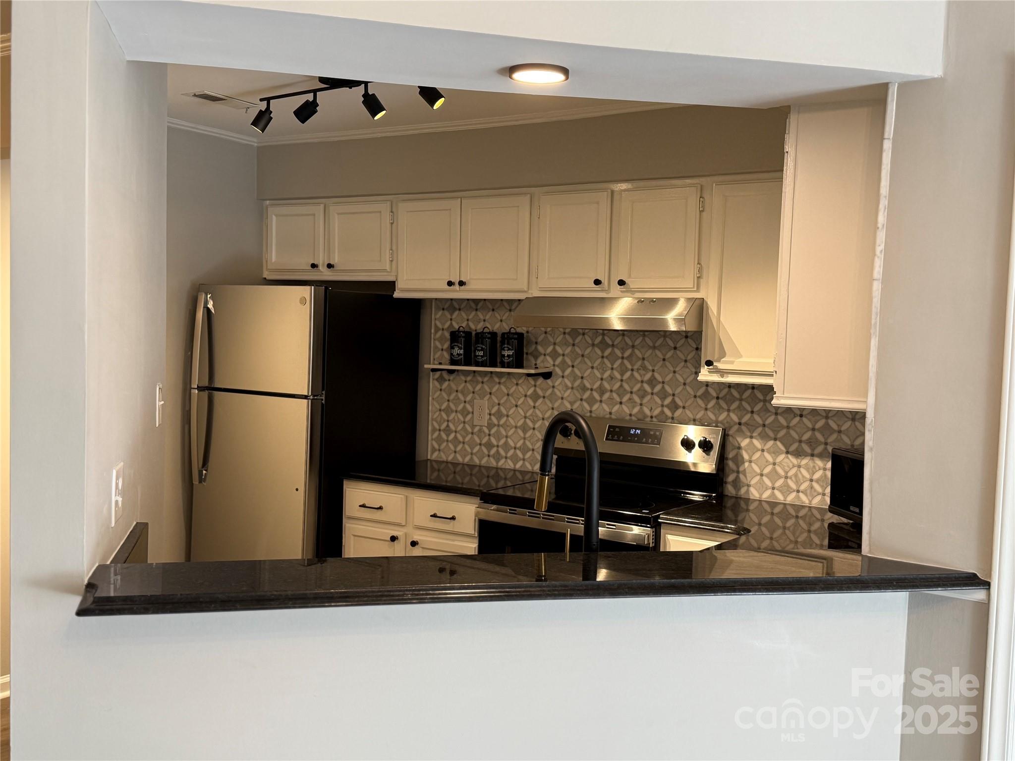 2520 Stradbrook Drive