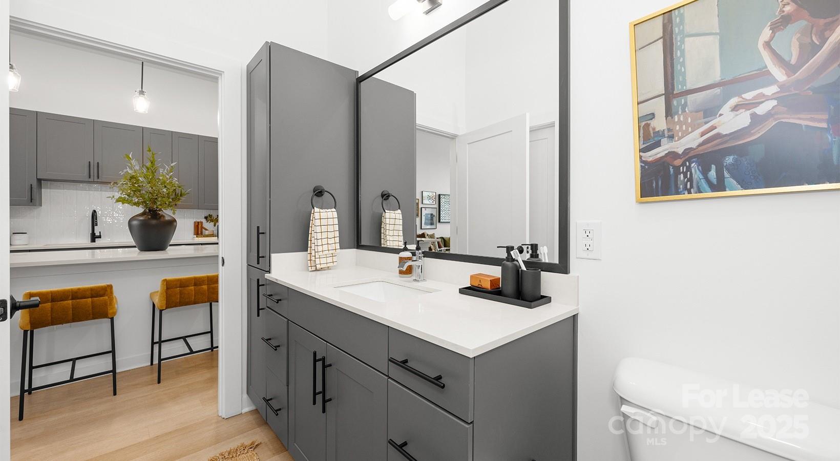 Charlotte, North Carolina 28203, United States, 1 Bedroom Bedrooms, ,1 BathroomBathrooms,Residential,Active,229007