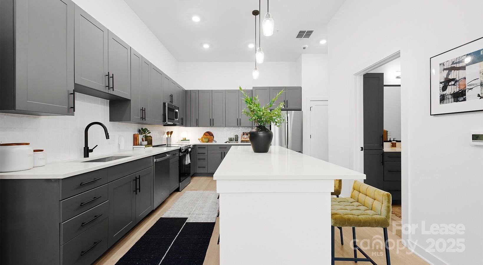 Charlotte, North Carolina 28203, United States, 1 Bedroom Bedrooms, ,1 BathroomBathrooms,Residential,Active,229007