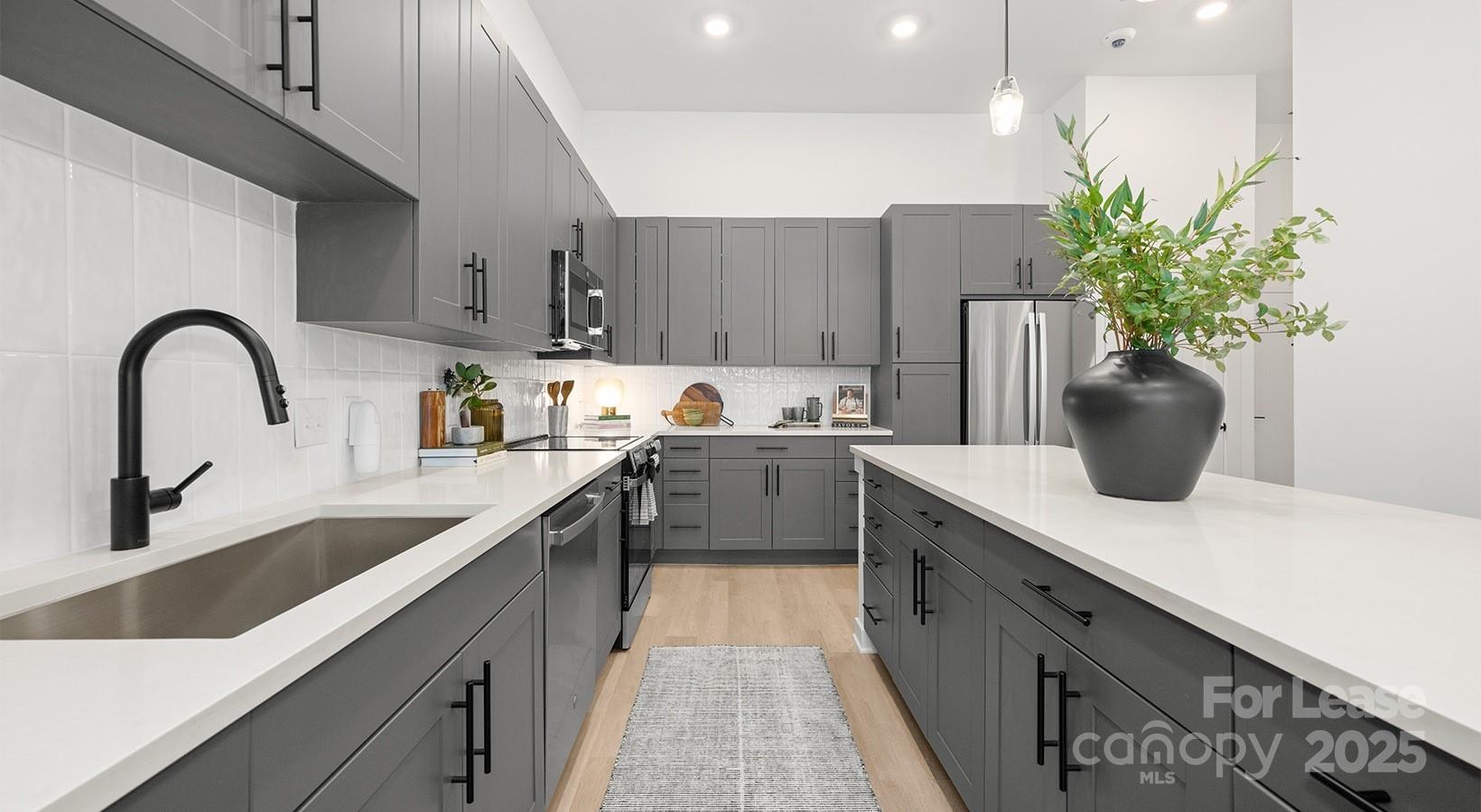 Charlotte, North Carolina 28203, United States, 1 Bedroom Bedrooms, ,1 BathroomBathrooms,Residential,Active,229007