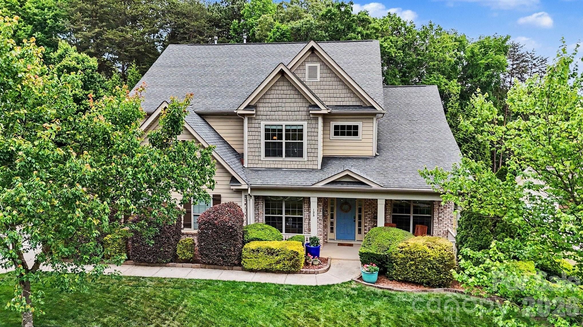 125 Lakeshore Hills Drive