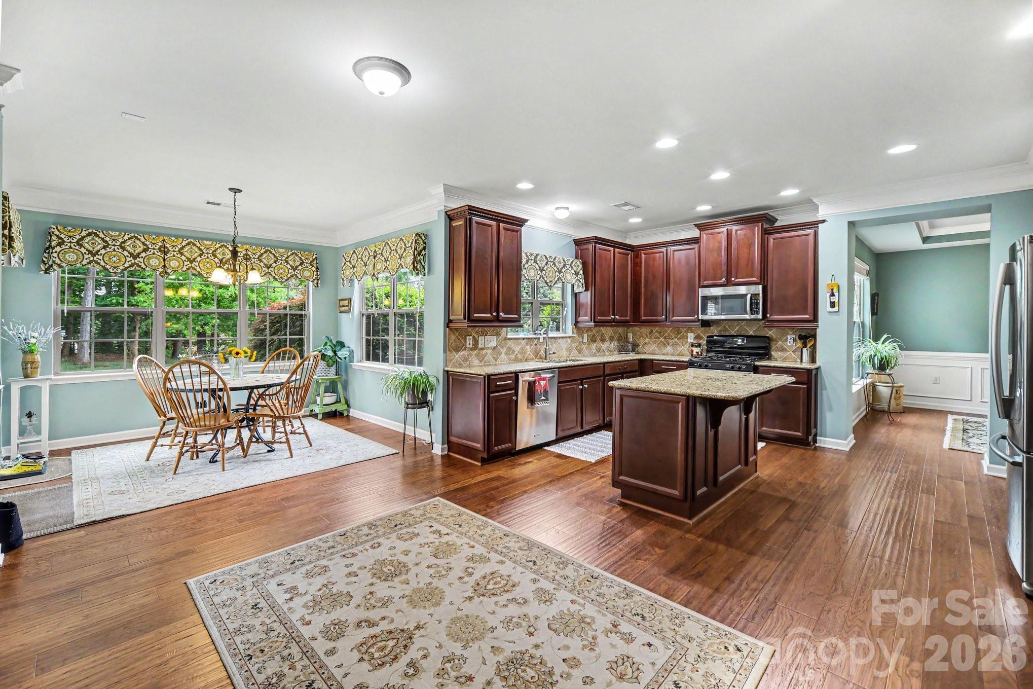 125 Lakeshore Hills Drive