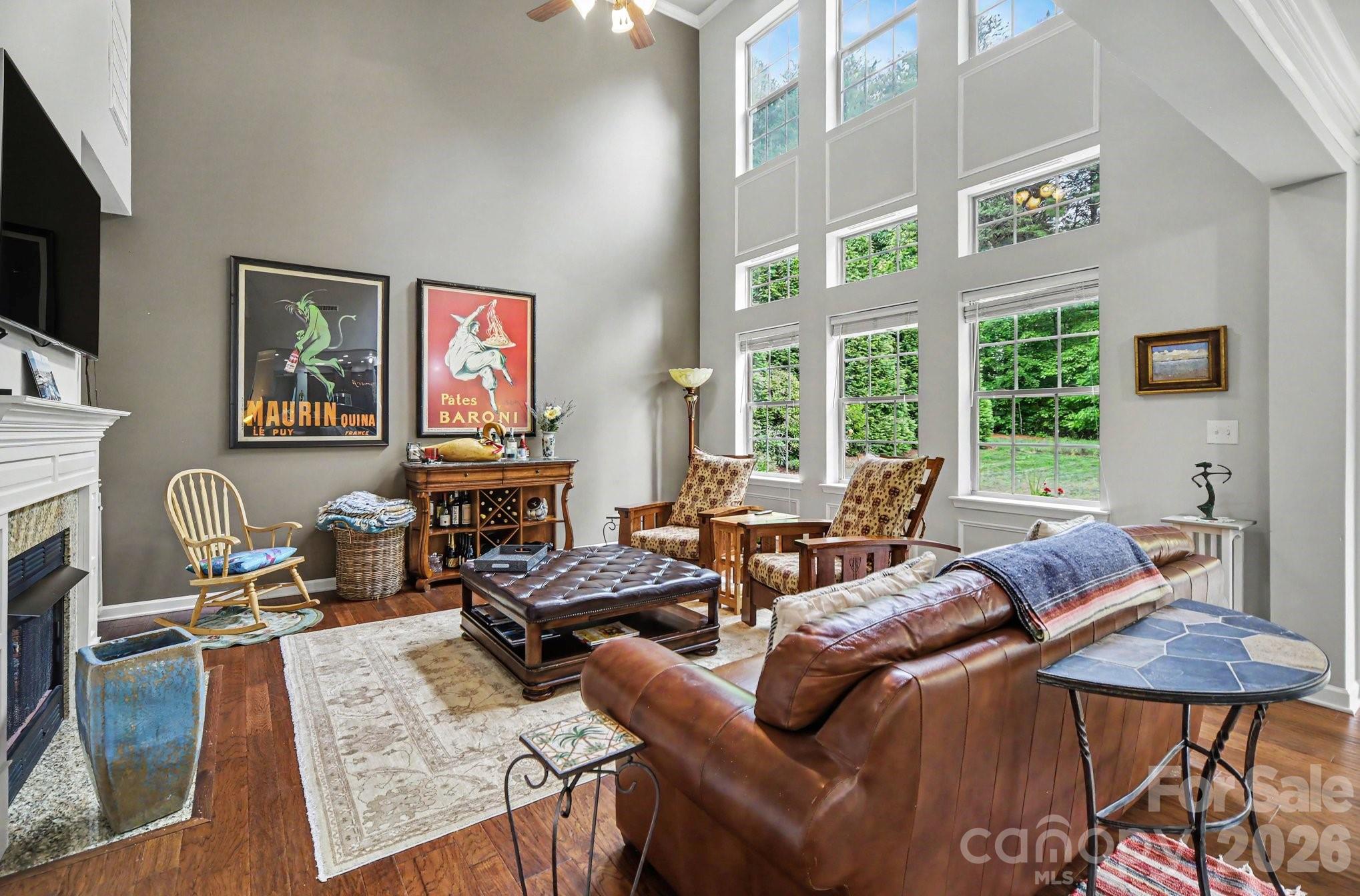 125 Lakeshore Hills Drive