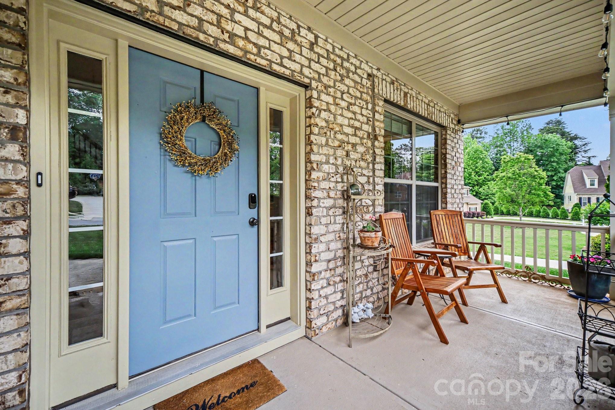 125 Lakeshore Hills Drive