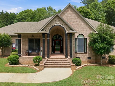 Photo of 1705 29th Avenue Place NE, Hickory, NC 28601 (MLS # 4387555)
