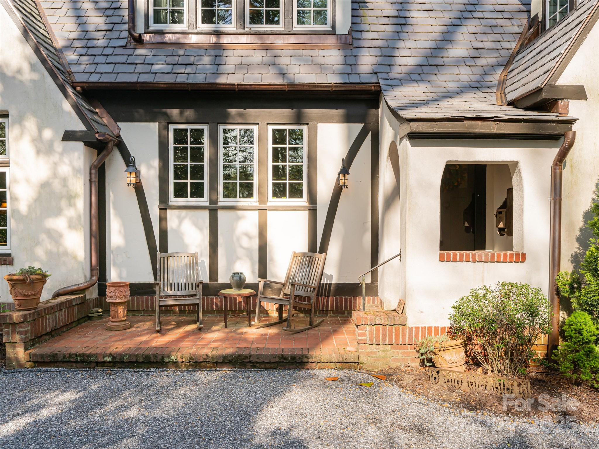 341 Vanderbilt Road